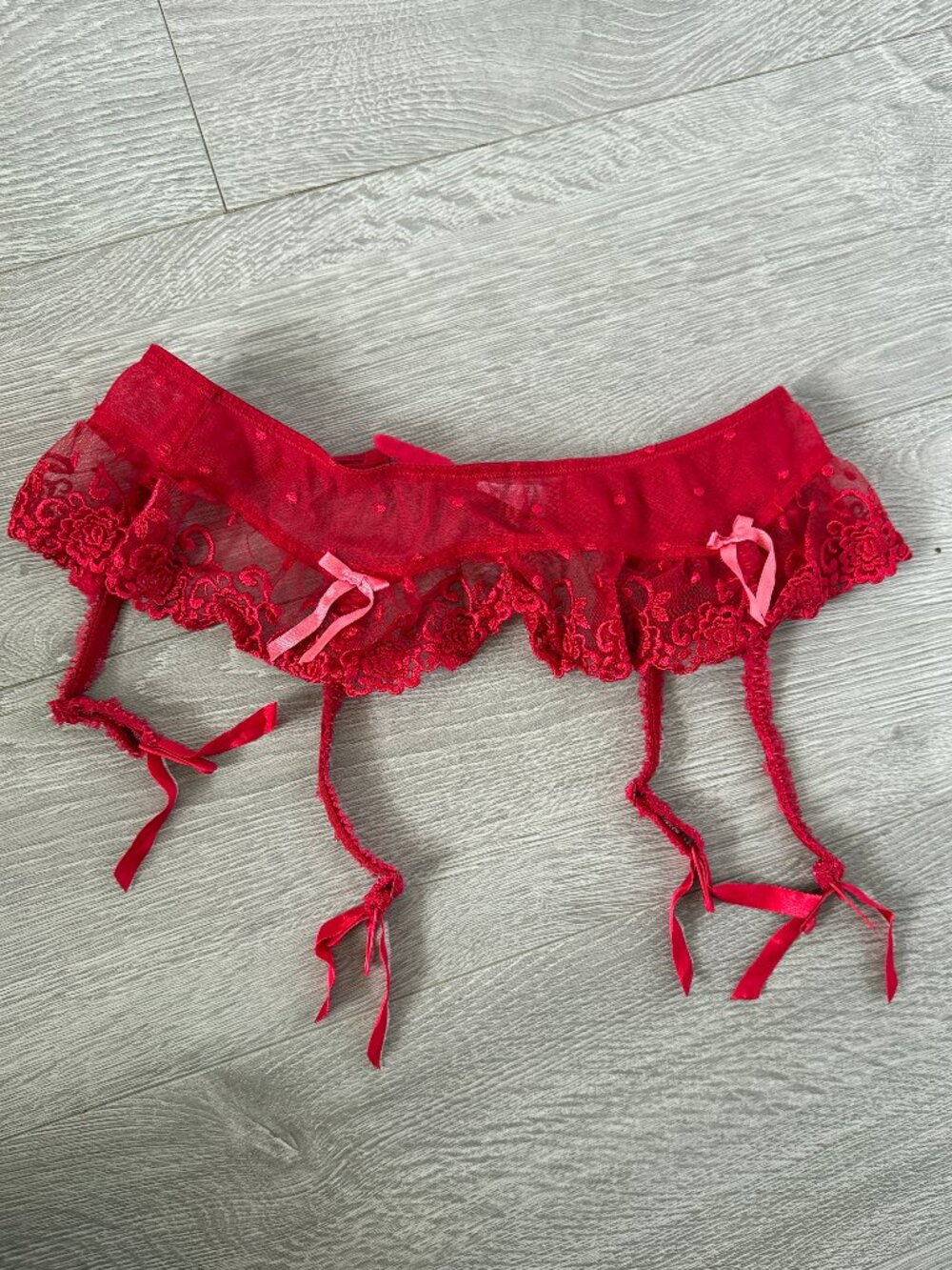 Victoria’s Secret Red Embroidered Lace Garter Belt Size Small Valentines Lingeri